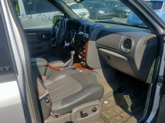 1GKDT13S042399177 - 2004 GMC ENVOY SILVER photo 5