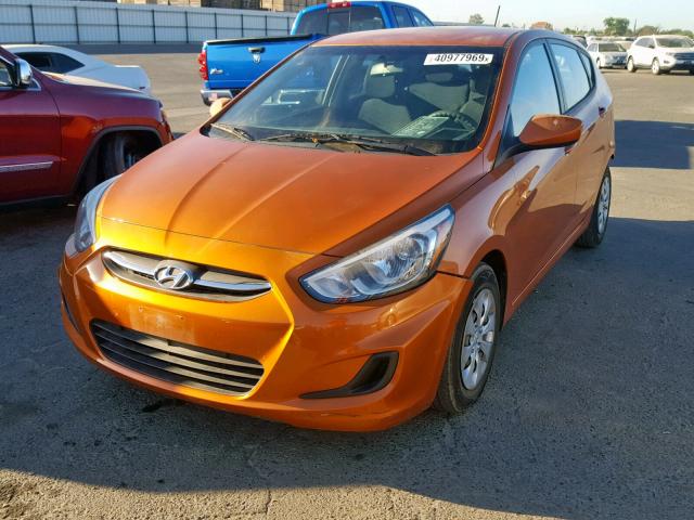 KMHCT5AE1FU232115 - 2015 HYUNDAI ACCENT GS ORANGE photo 2