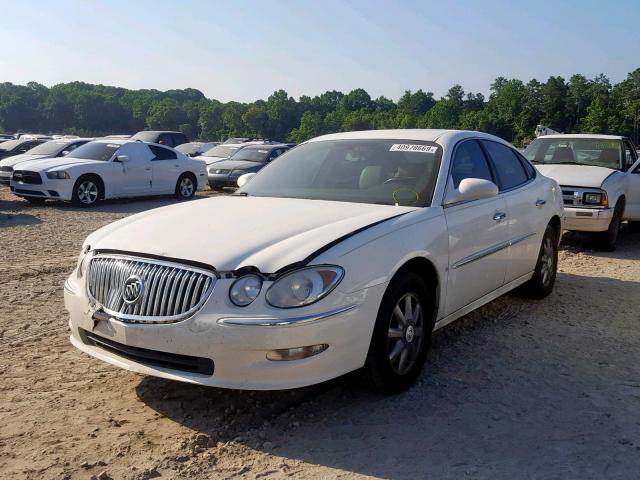 2G4WD582181165455 - 2008 BUICK LACROSSE C WHITE photo 2