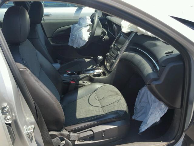 1G11C5SL1FU118438 - 2015 CHEVROLET MALIBU 1LT SILVER photo 5