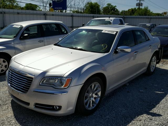 2C3CCACG0CH216471 - 2012 CHRYSLER 300 LIMITE SILVER photo 2