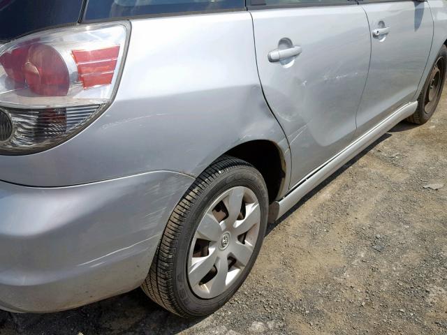 2T1KR32E15C489336 - 2005 TOYOTA MATRIX SILVER photo 9