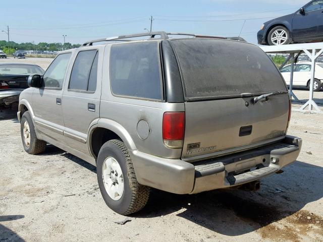 1GNDT13W8Y2299520 - 2000 CHEVROLET BLAZER SILVER photo 3