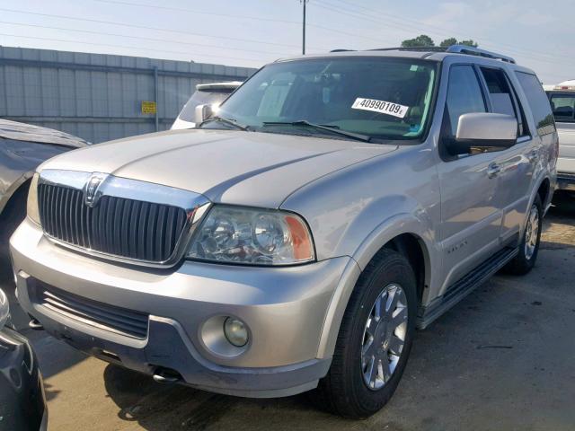 5LMFU28R74LJ37544 - 2004 LINCOLN NAVIGATOR SILVER photo 2