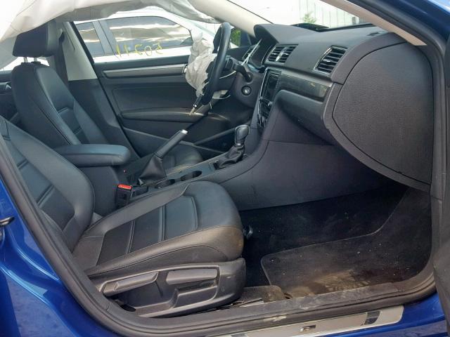 1VWDT7A39HC003545 - 2017 VOLKSWAGEN PASSAT R-L BLUE photo 5