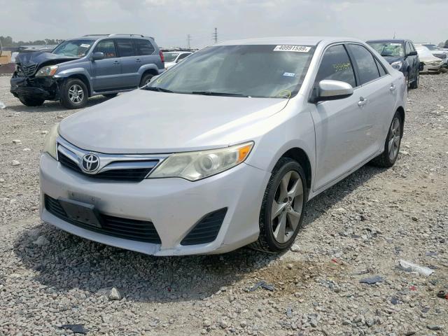 4T4BF1FK4CR170589 - 2012 TOYOTA CAMRY BASE SILVER photo 2