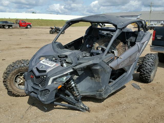 3JBVXAW43JK003490 - 2018 CAN-AM MAVERICK X GRAY photo 2