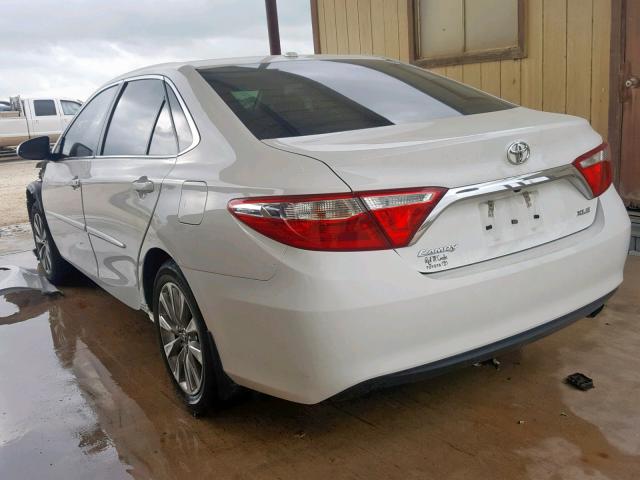 4T1BF1FK1HU623195 - 2017 TOYOTA CAMRY XLE WHITE photo 3