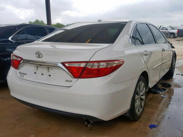 4T1BF1FK1HU623195 - 2017 TOYOTA CAMRY XLE WHITE photo 4