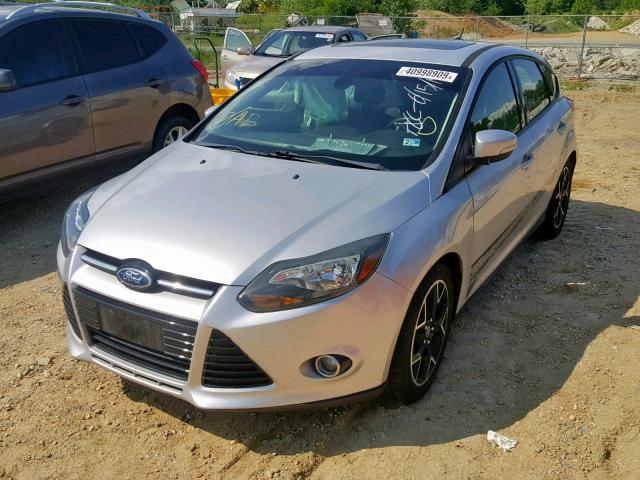 1FAHP3N28CL188026 - 2012 FORD FOCUS TITA SILVER photo 2