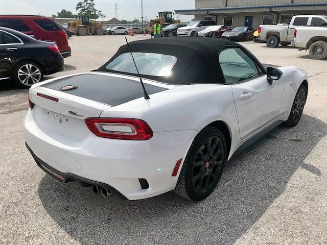 JC1NFAEK1H0125263 - 2017 FIAT 124 SPIDER WHITE photo 4