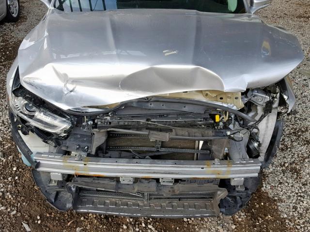 3FA6P0H75GR125647 - 2016 FORD FUSION SE SILVER photo 7