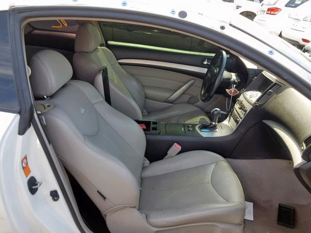 JNKCV64E79M606214 - 2009 INFINITI G37 BASE WHITE photo 5