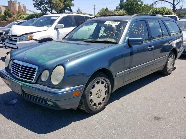 WDBJH65F1XA943627 - 1999 MERCEDES-BENZ E 320 GREEN photo 2