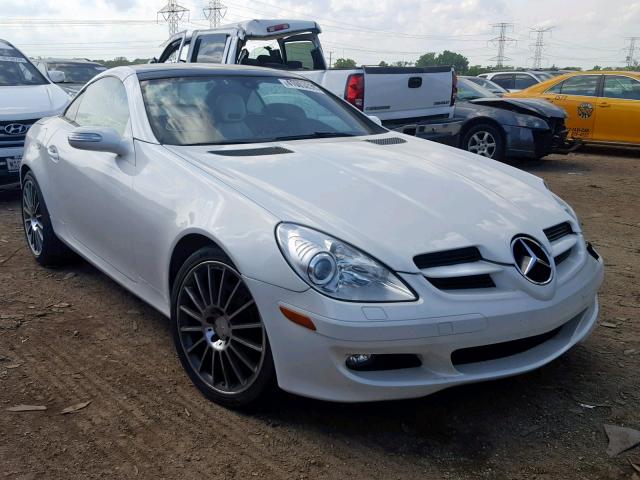 WDBWK5EA5AF225319 - 2010 MERCEDES-BENZ SLK 300 WHITE photo 1