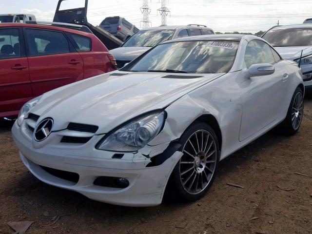 WDBWK5EA5AF225319 - 2010 MERCEDES-BENZ SLK 300 WHITE photo 2