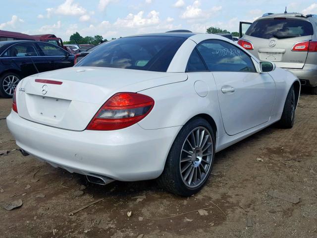 WDBWK5EA5AF225319 - 2010 MERCEDES-BENZ SLK 300 WHITE photo 4