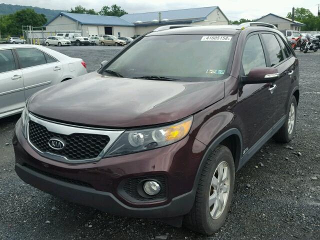 5XYKTCA63DG372579 - 2013 KIA SORENTO LX BURGUNDY photo 2