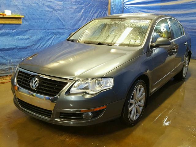 WVWJM7AN1AE122835 - 2010 VOLKSWAGEN PASSAT KOM GRAY photo 2