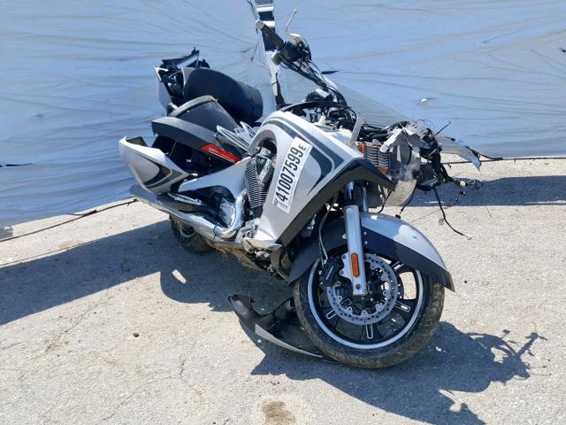 5VPSW36N2B3006655 - 2011 VICTORY MOTORCYCLES VISION TOU SILVER photo 1