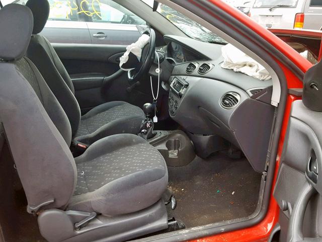 3FAFP31332R223058 - 2002 FORD FOCUS ZX3 RED photo 5