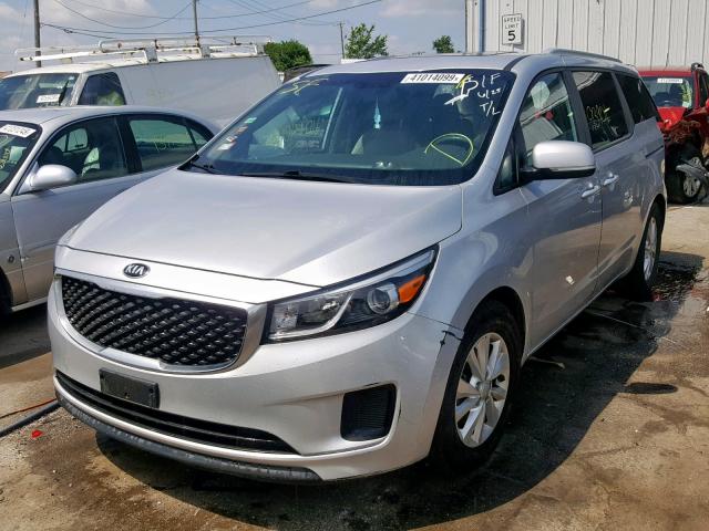 KNDMB5C1XF6028553 - 2015 KIA SEDONA LX SILVER photo 2