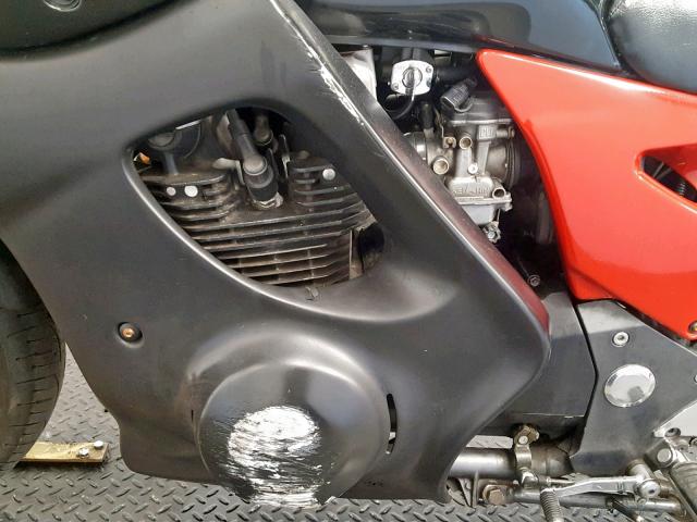 JKAZRDH171A001735 - 2001 KAWASAKI ZR750 G RED photo 6