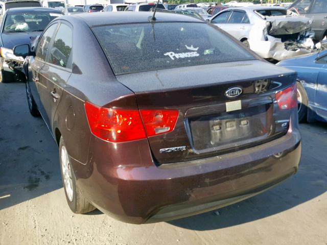 KNAFU4A29B5325173 - 2011 KIA FORTE EX MAROON photo 3