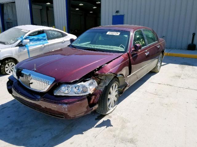 1LNHM83V27Y616139 - 2007 LINCOLN TOWN CAR D MAROON photo 2