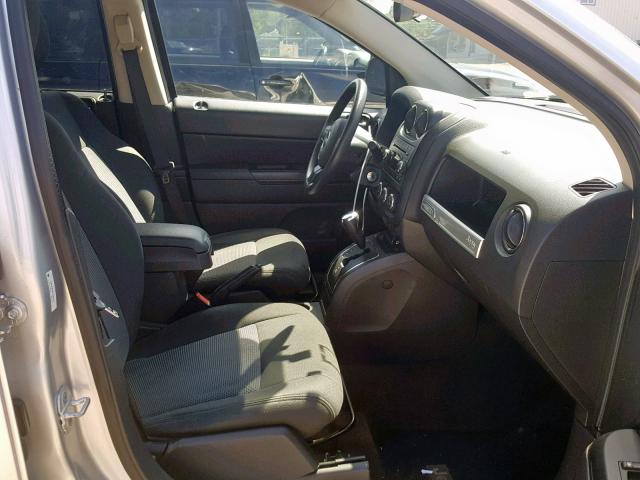 1C4NJCBA5ED560123 - 2014 JEEP COMPASS SP ვერცხლისფერი ფოტო 5