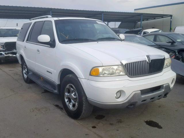 5LMFU28R32LJ06658 - 2002 LINCOLN NAVIGATOR WHITE photo 1