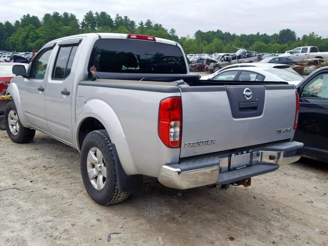 1N6AD0EV6AC416242 - 2010 NISSAN FRONTIER C SILVER photo 3