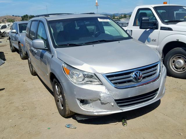 2V8HW34159R543664 - 2009 VOLKSWAGEN ROUTAN SE SILVER photo 1