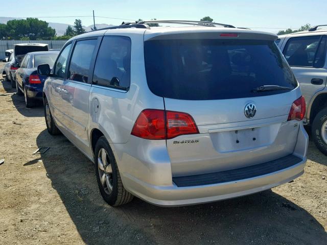 2V8HW34159R543664 - 2009 VOLKSWAGEN ROUTAN SE SILVER photo 3