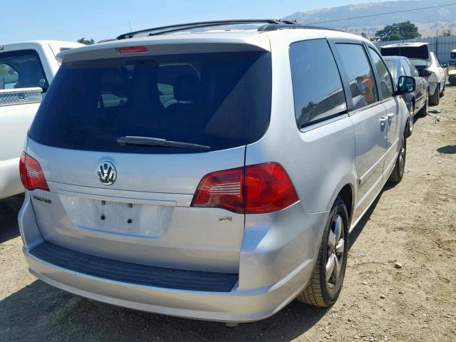 2V8HW34159R543664 - 2009 VOLKSWAGEN ROUTAN SE SILVER photo 4