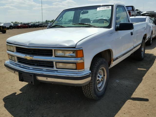 1GCGC24R2YR171091 - 2000 CHEVROLET GMT-400 C2 WHITE photo 2