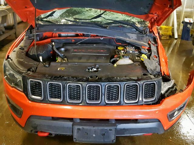 3C4NJDDB1JT238854 - 2018 JEEP COMPASS TR ORANGE photo 7