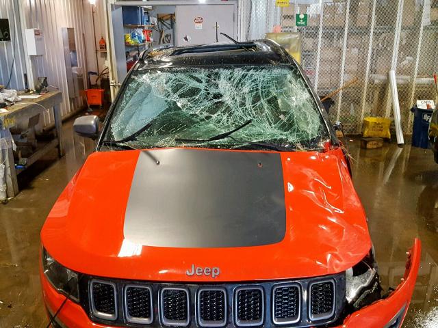 3C4NJDDB1JT238854 - 2018 JEEP COMPASS TR ORANGE photo 9