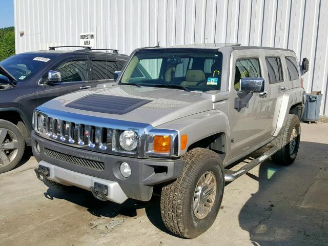 5GTEN13L688138778 - 2008 HUMMER H3 ALPHA GRAY photo 2