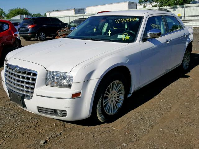 2C3CA4CD5AH329150 - 2010 CHRYSLER 300 TOURIN WHITE photo 2