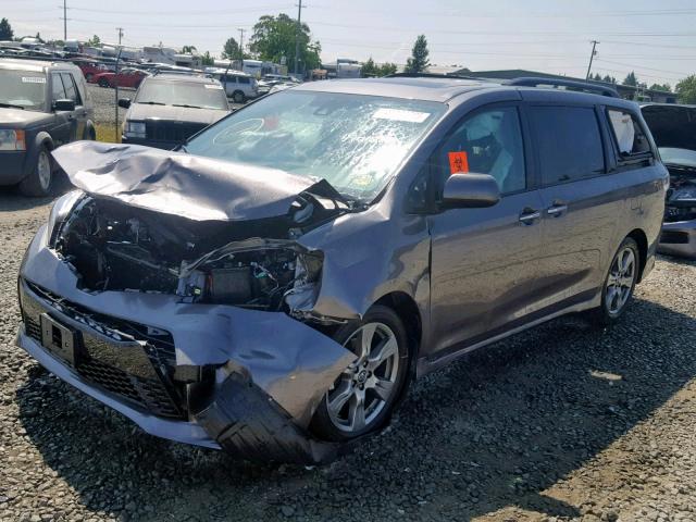 5TDXZ3DC7JS943172 - 2018 TOYOTA SIENNA SE GRAY photo 2