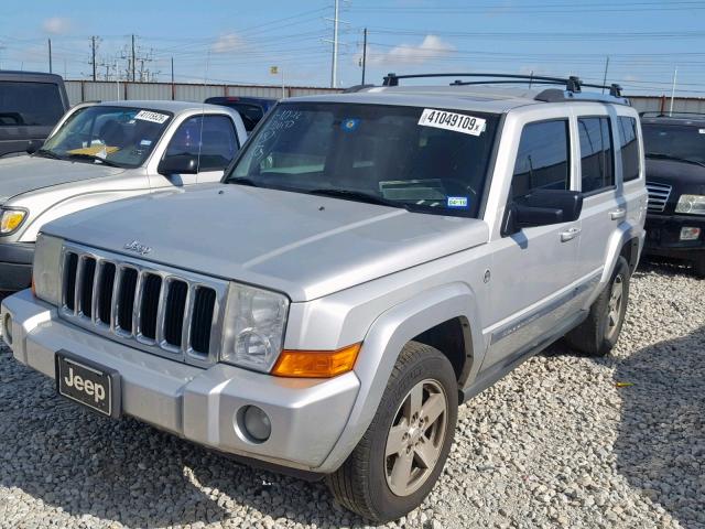 1J8HG58238C190669 - 2008 JEEP COMMANDER SILVER photo 2