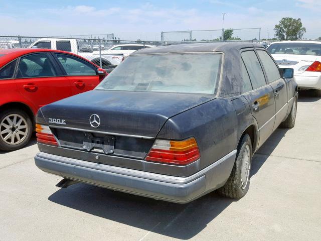 WDBEA30D5LB176640 - 1990 MERCEDES-BENZ 300 E GRAY photo 4