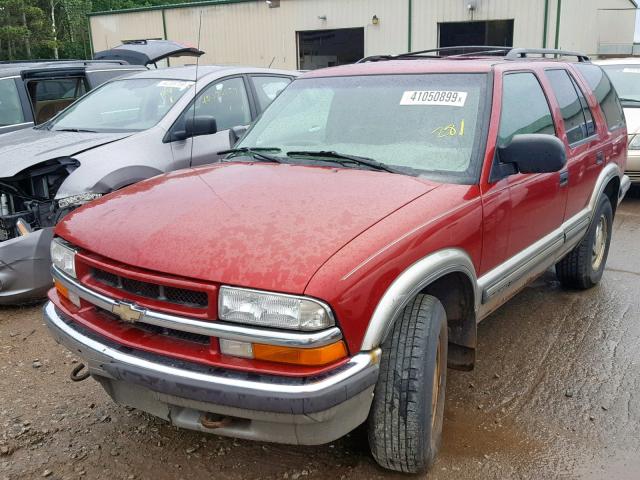 1GNDT13W9X2157918 - 1999 CHEVROLET BLAZER RED photo 2