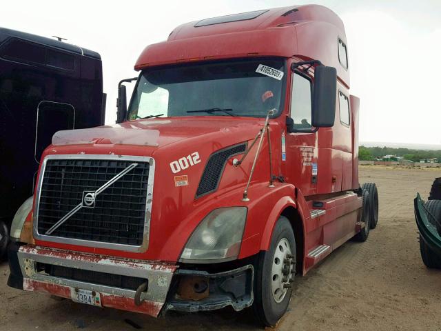 4V4NC9GH98N479583 - 2008 VOLVO VN VNL RED photo 2