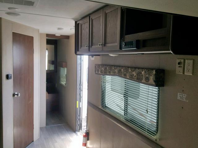 4YDT25026GH932976 - 2016 COLE 250TQ TWO TONE photo 6