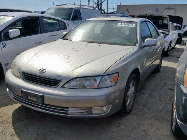 JT8BF28G3W5021648 - 1998 LEXUS ES 300 GOLD photo 2