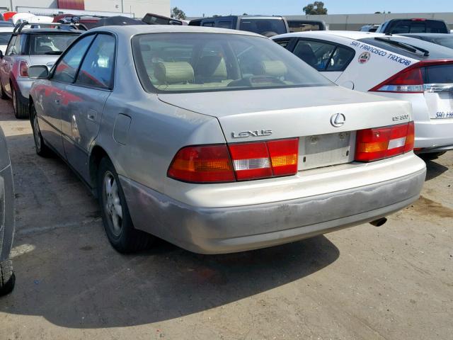 JT8BF28G3W5021648 - 1998 LEXUS ES 300 GOLD photo 3