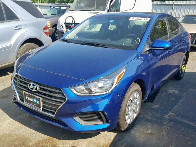 3KPC24A36JE032001 - 2018 HYUNDAI ACCENT SE BLUE photo 2