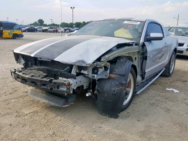 1ZVHT82H265214430 - 2006 FORD MUSTANG GT SILVER photo 2